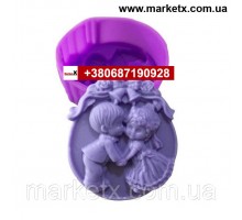 Пищевая силиконовая форма круглая с рисунком мальчик и девочка код 10582